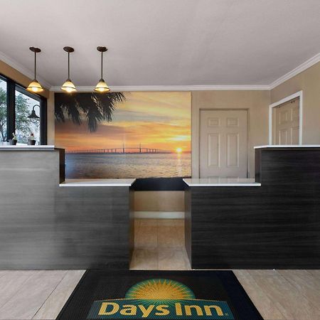 Days Inn By Wyndham St. Petersburg Central Exteriör bild